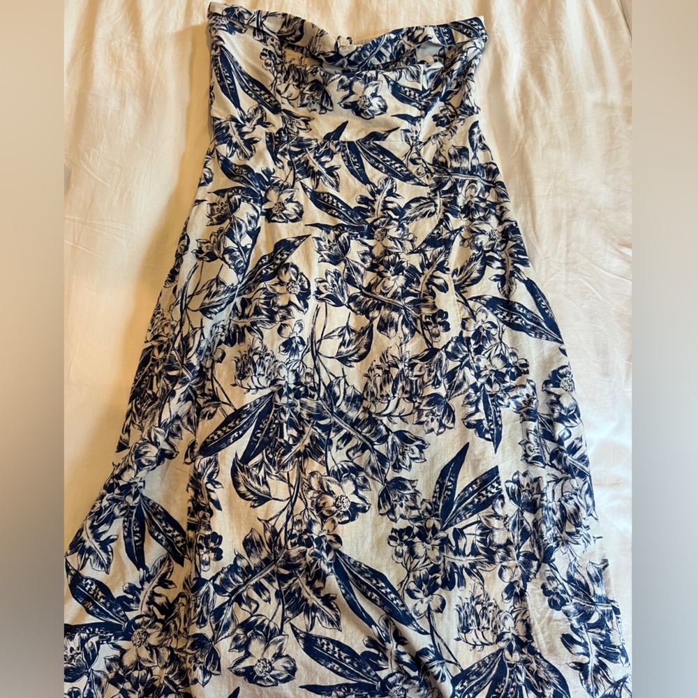 Blue & white Abercrombie & Fitch patterned midi dress.